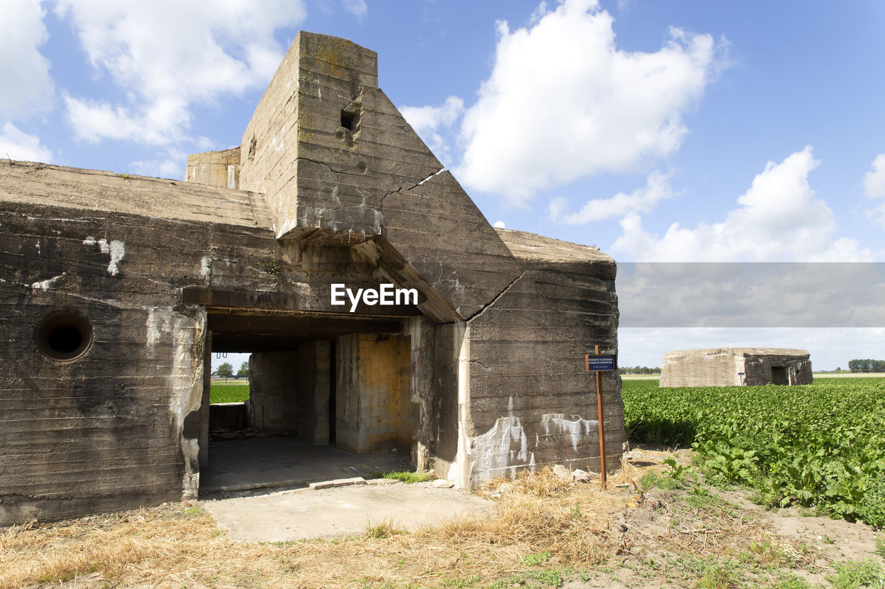 Crumbling bunkers