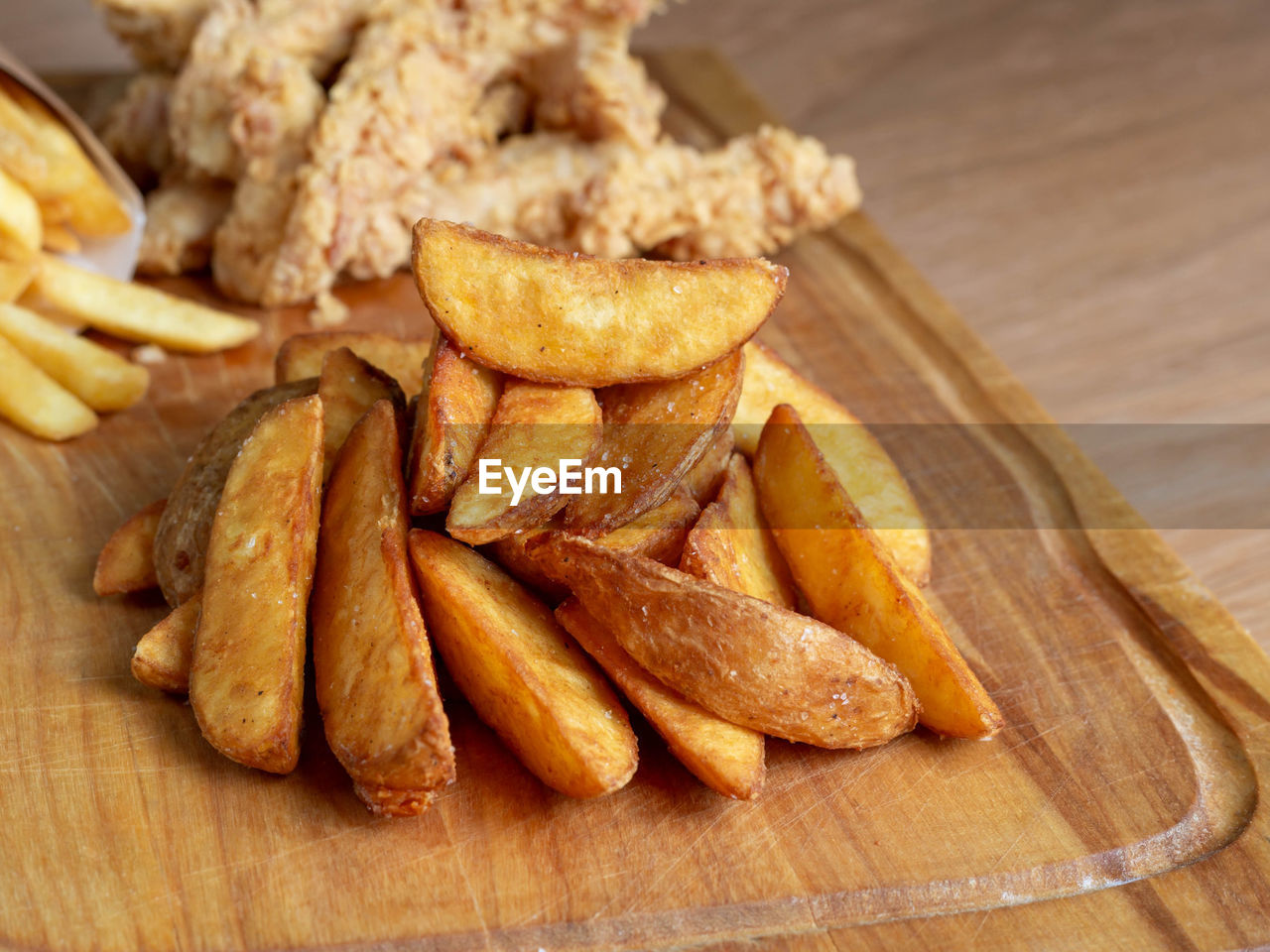 HIGH ANGLE VIEW OF BREAD ON PLATE