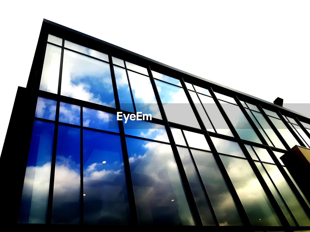 LOW ANGLE VIEW OF MODERN BUILDINGS AGAINST SKY