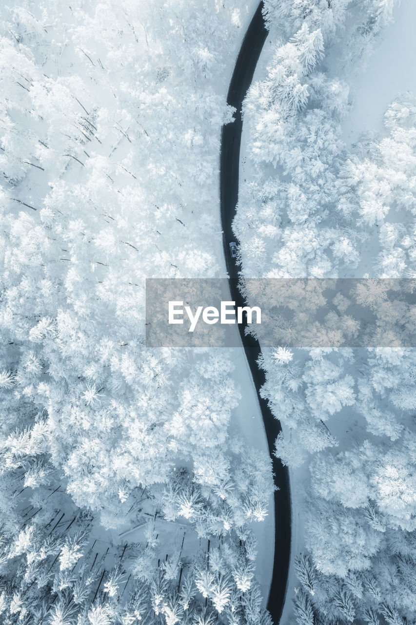 HIGH ANGLE VIEW OF ICE ON SEA SHORE