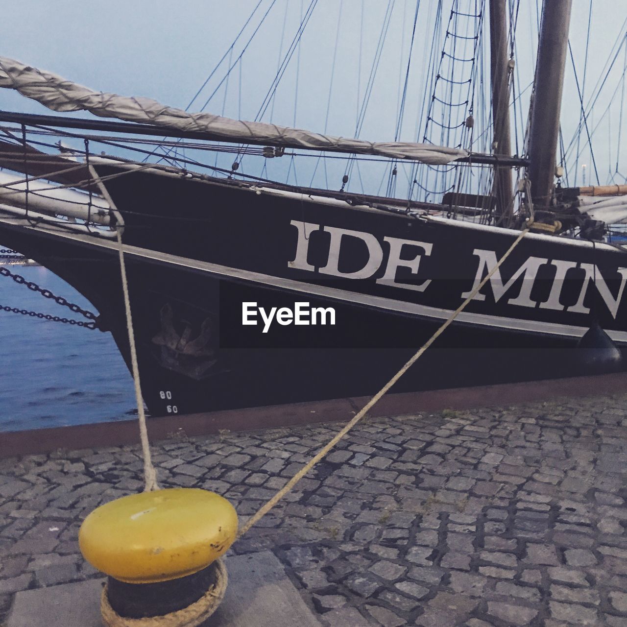 CLOSE-UP OF BOAT MOORED ON WALL