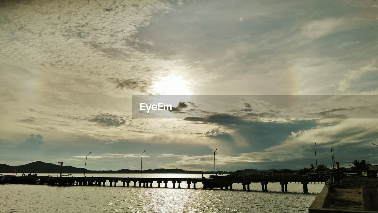 PANORAMIC VIEW OF PIER OVER SEA AGAINST SKY