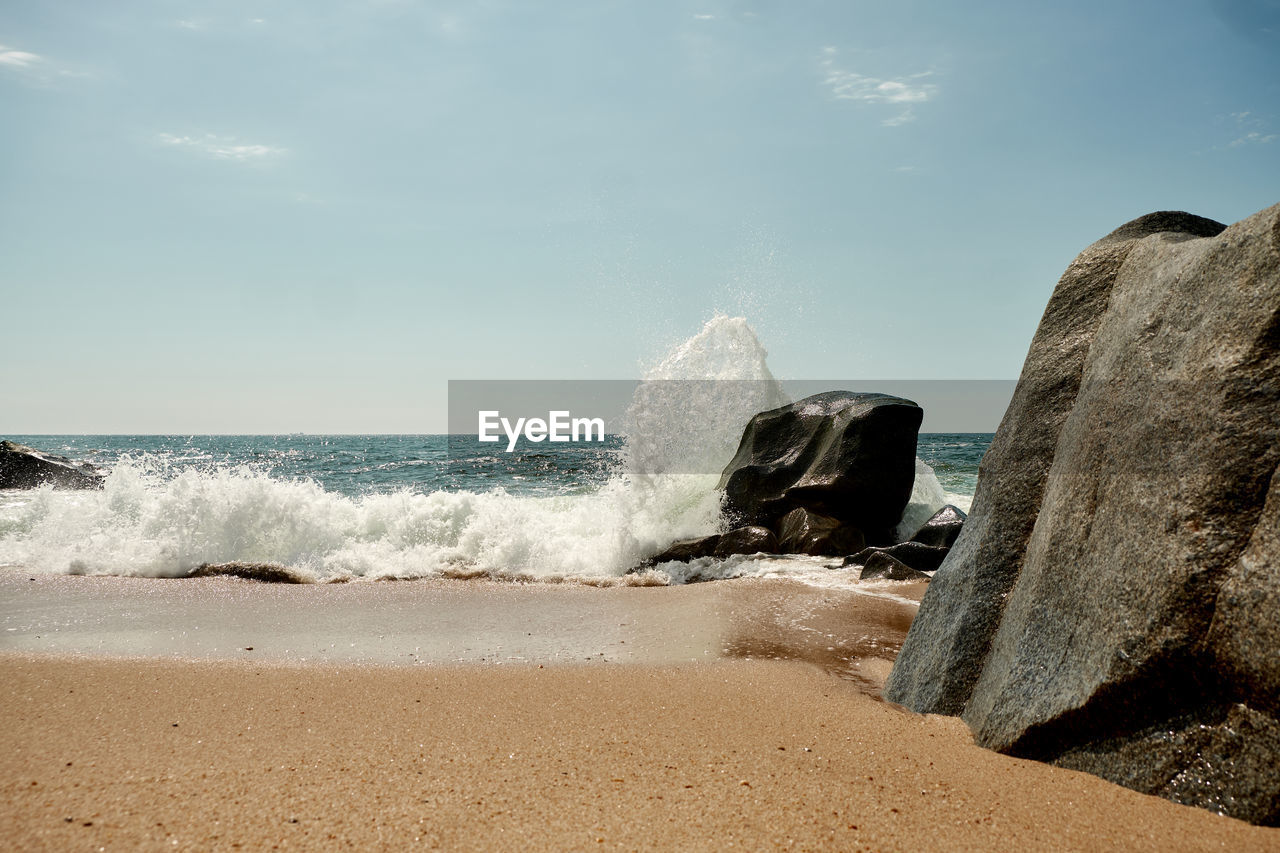 PANORAMIC VIEW OF SEA WAVES