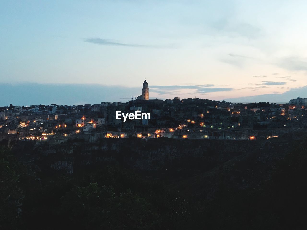 HIGH ANGLE VIEW OF ILLUMINATED CITY BUILDINGS AGAINST SKY