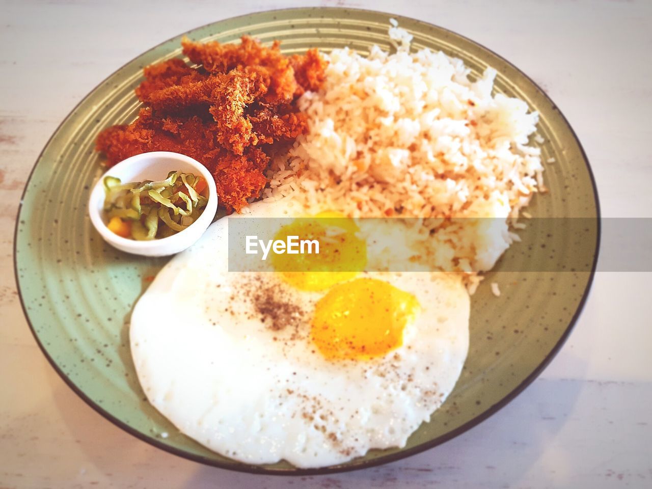 CLOSE-UP OF SERVED FOOD IN PLATE