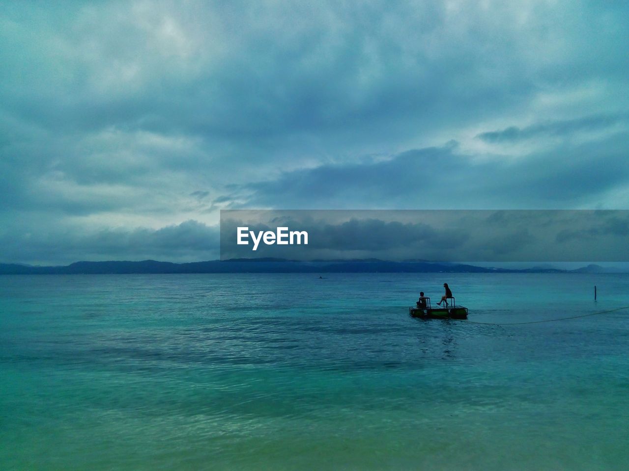 BOAT SAILING ON SEA AGAINST SKY