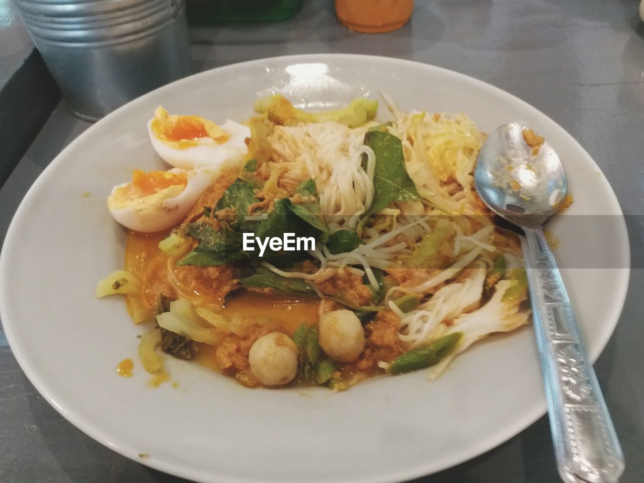 HIGH ANGLE VIEW OF PASTA IN PLATE