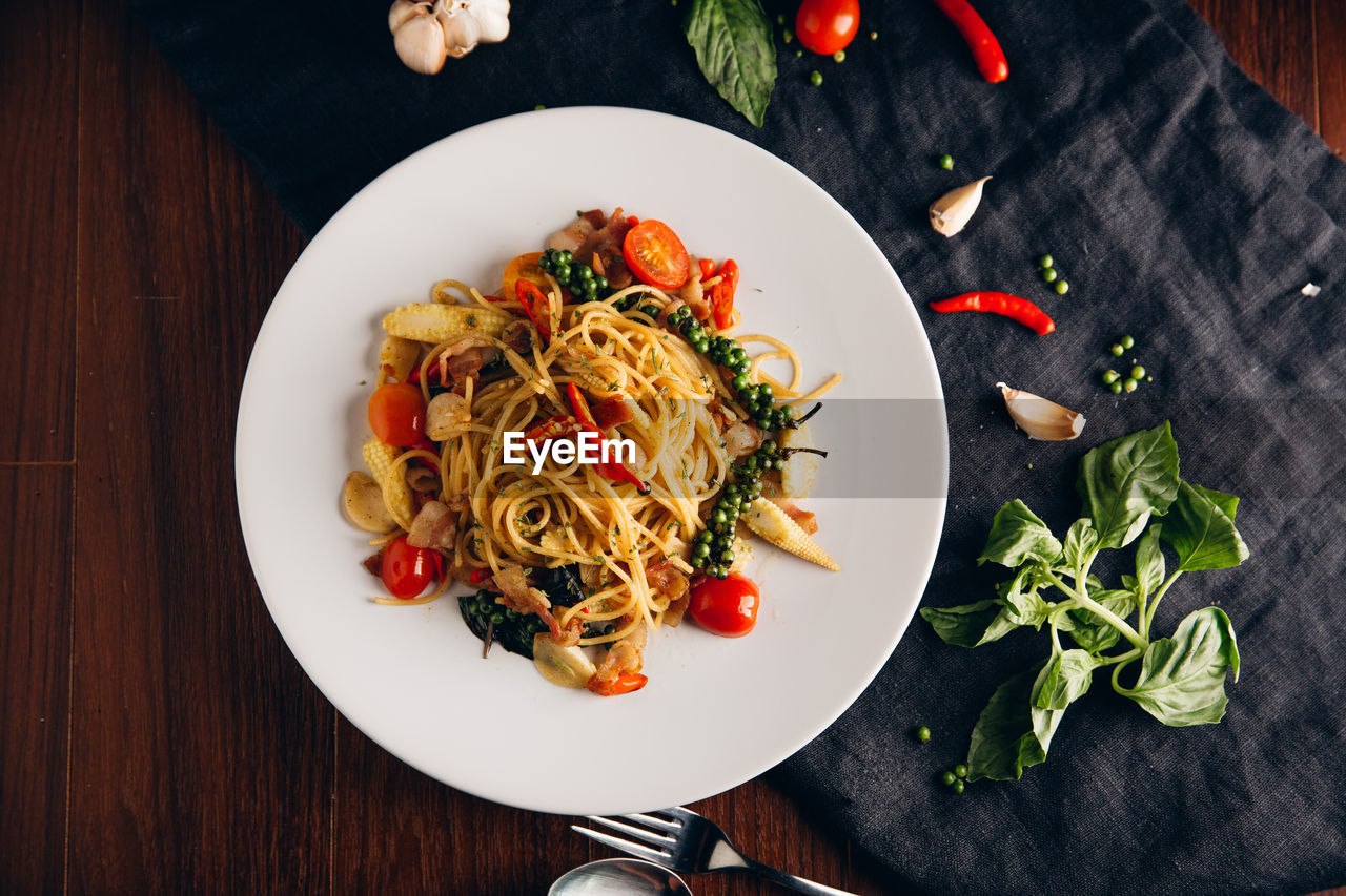 HIGH ANGLE VIEW OF MEAL SERVED IN PLATE