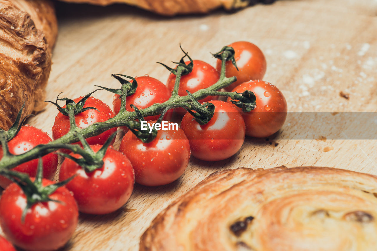 CLOSE-UP OF CHERRIES ON TABLE