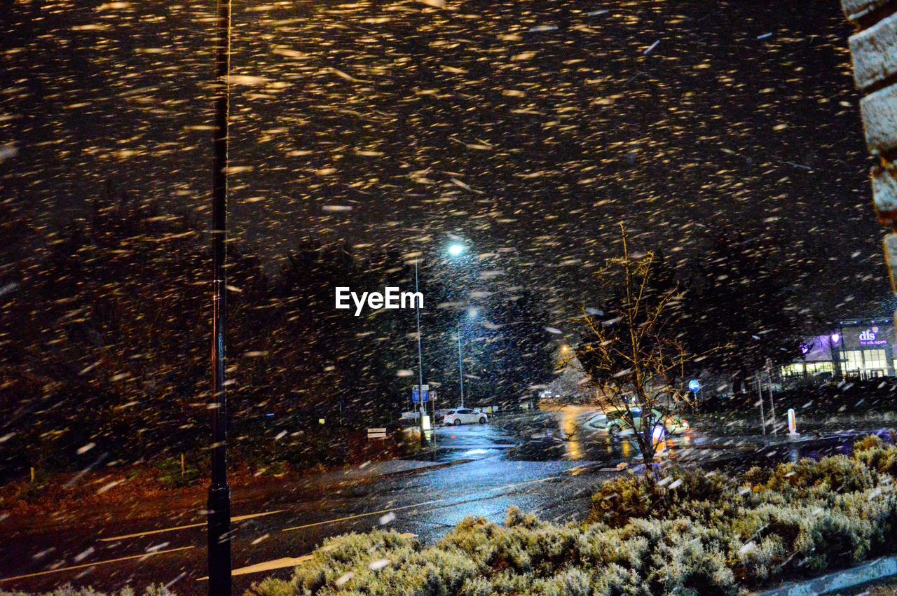 STREET LIGHT AT NIGHT