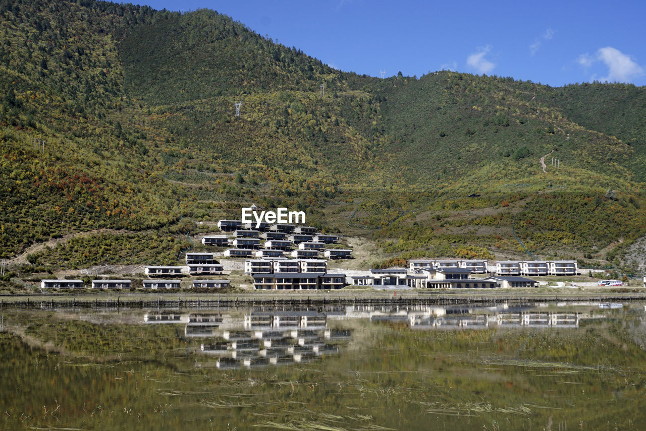 SCENIC VIEW OF LAKE AGAINST MOUNTAIN