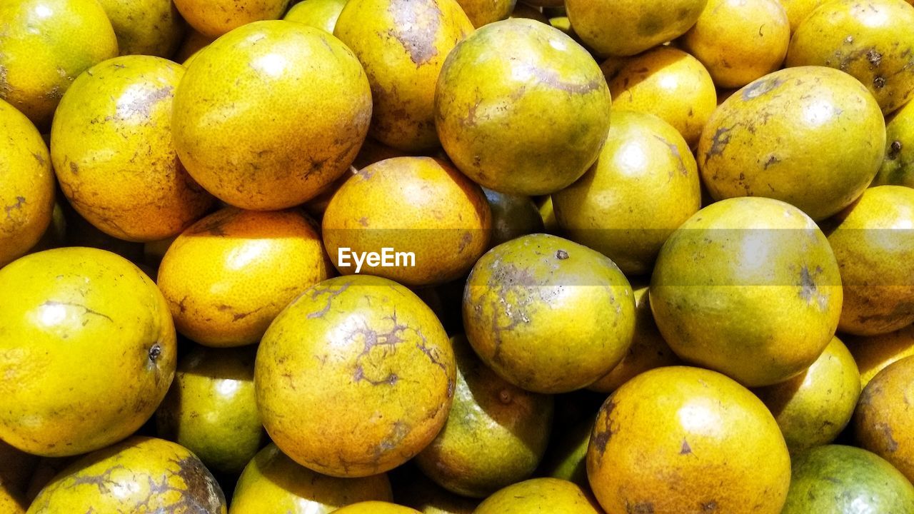 FULL FRAME SHOT OF FRUITS