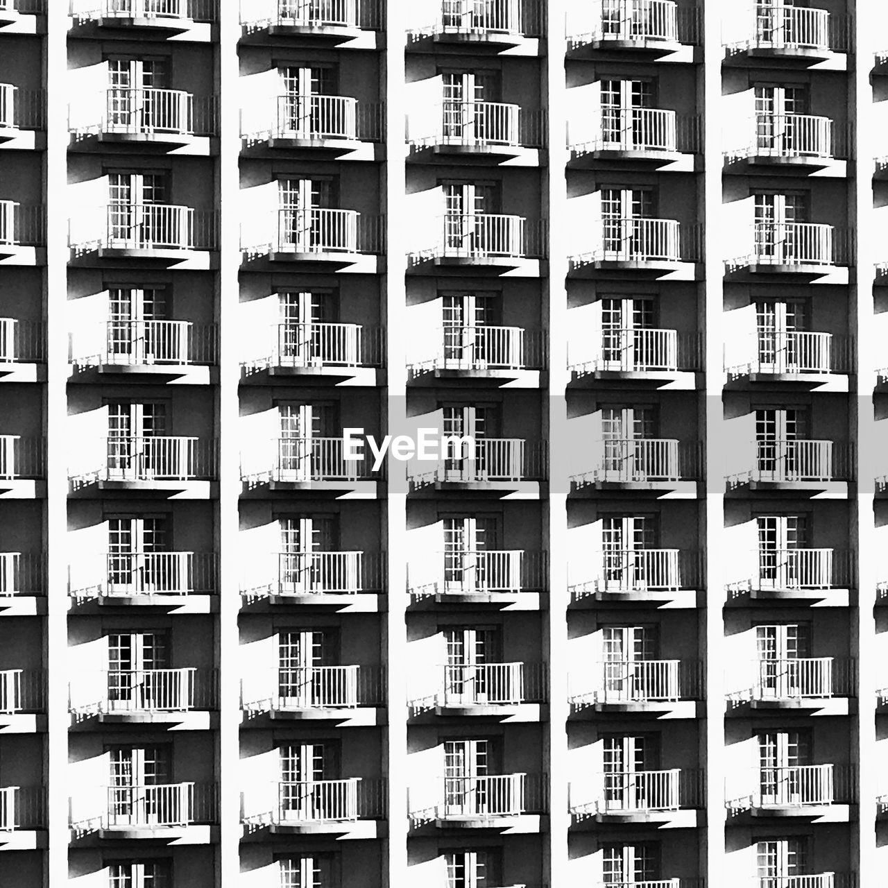 FULL FRAME SHOT OF RESIDENTIAL BUILDING