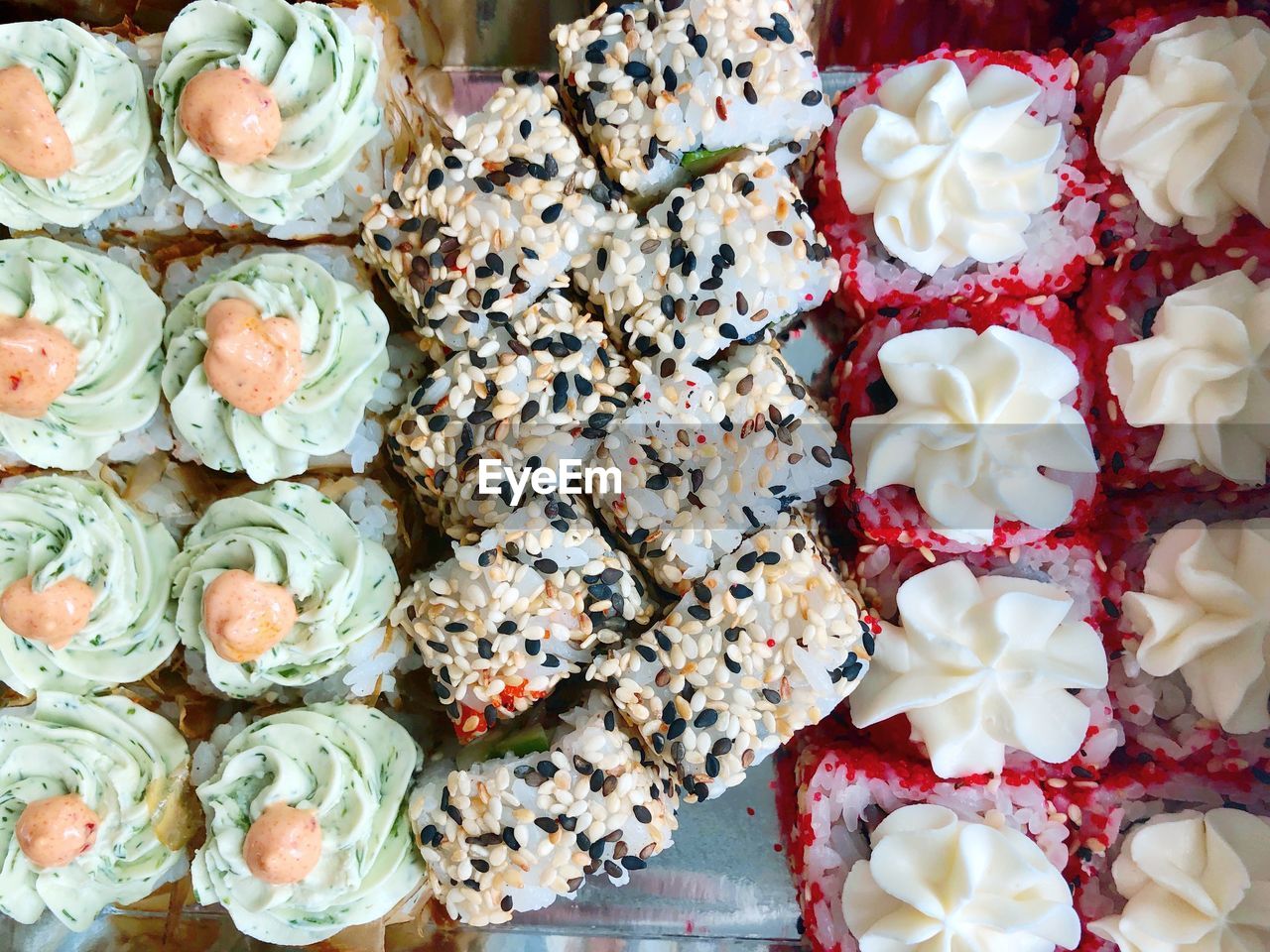 HIGH ANGLE VIEW OF ICE CREAM AND FLOWERS