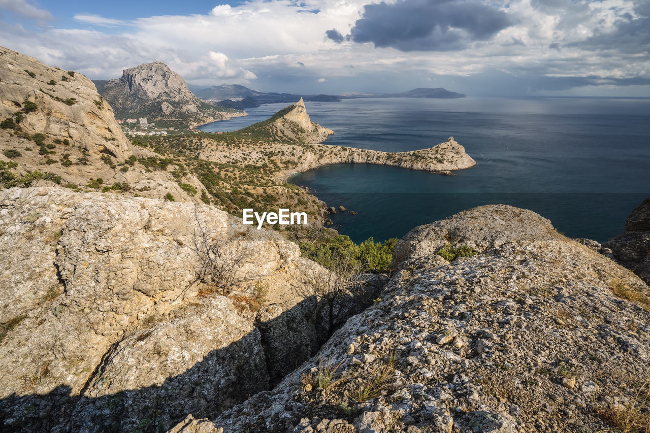 Mount falcon lit by pink sunset in novyi svit during autumn season. sudak, the republic of crimea. 