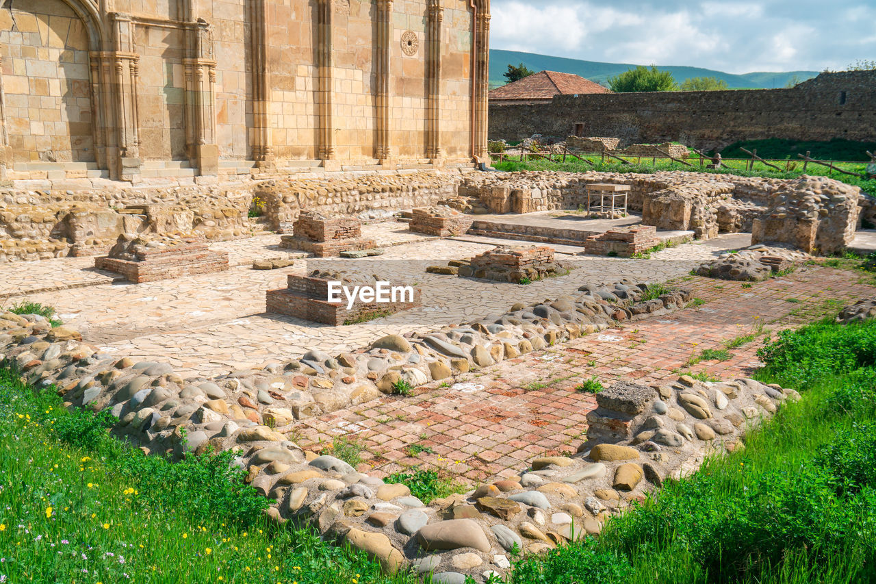 VIEW OF OLD RUINS IN FRONT OF HISTORICAL