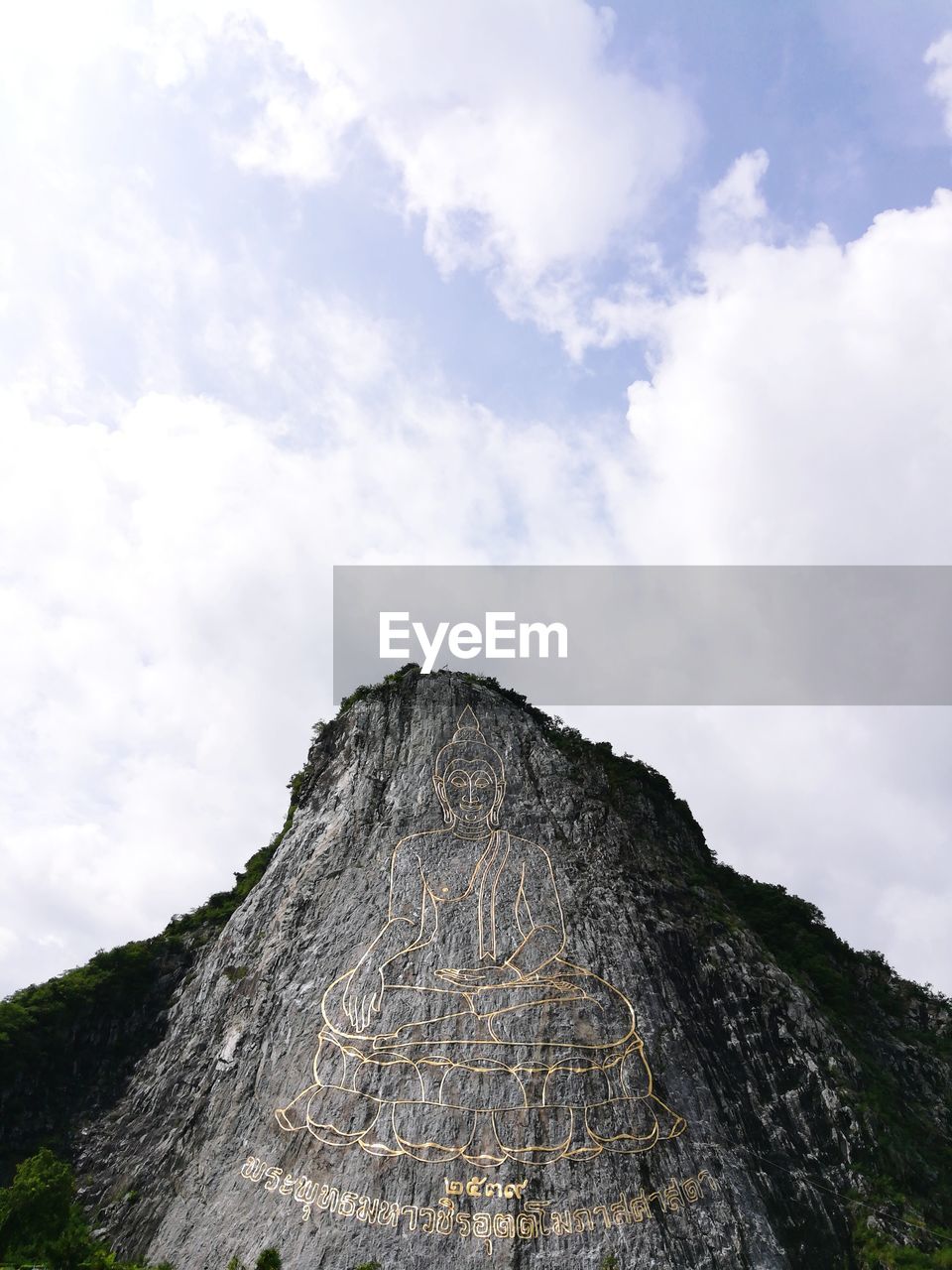 LOW ANGLE VIEW OF CLIFFS ON MOUNTAIN AGAINST SKY