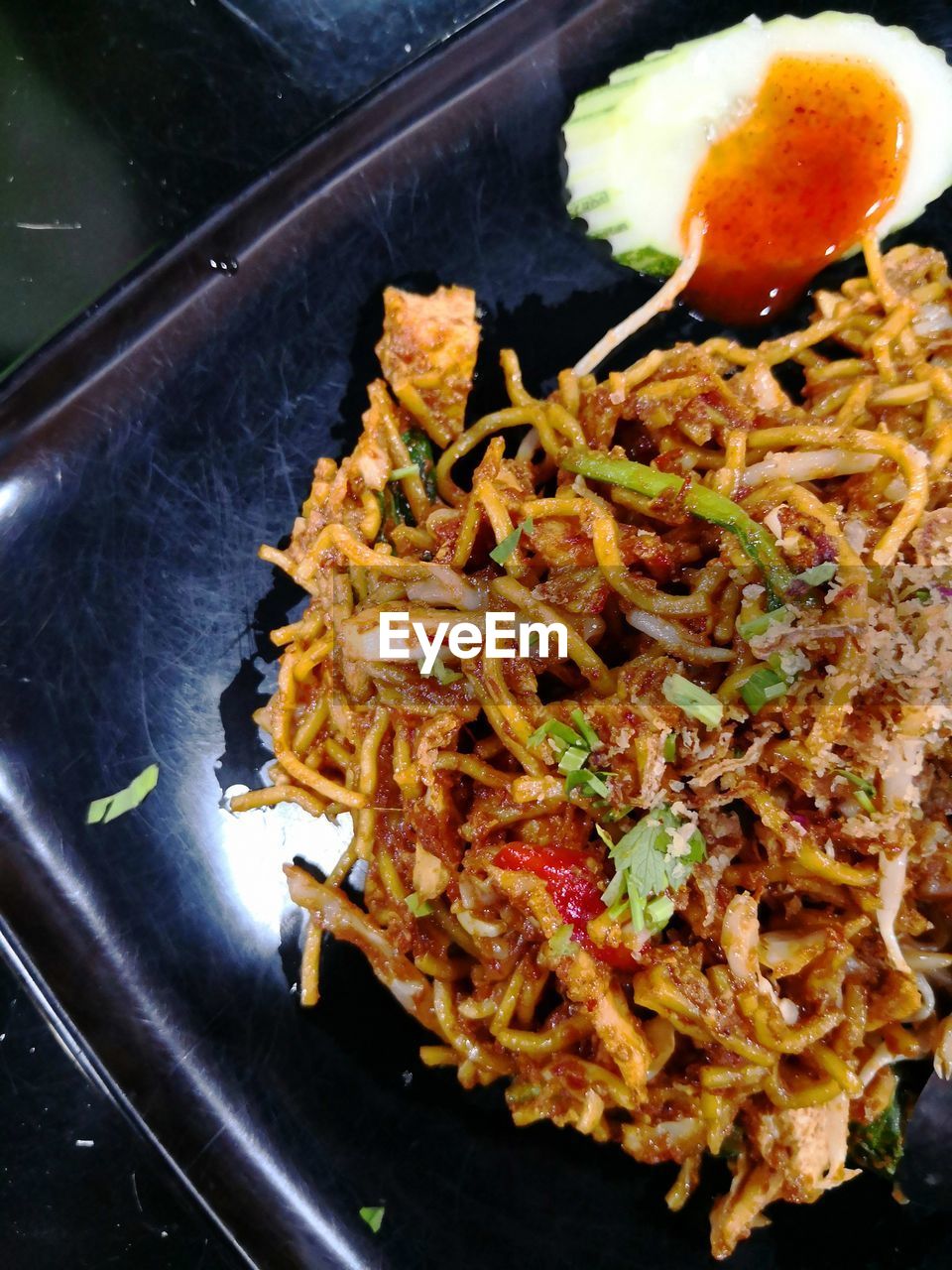 CLOSE-UP OF FOOD IN TRAY