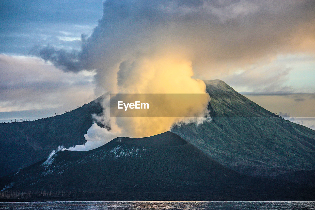 SCENIC VIEW OF SNOWCAPPED MOUNTAIN AGAINST SKY