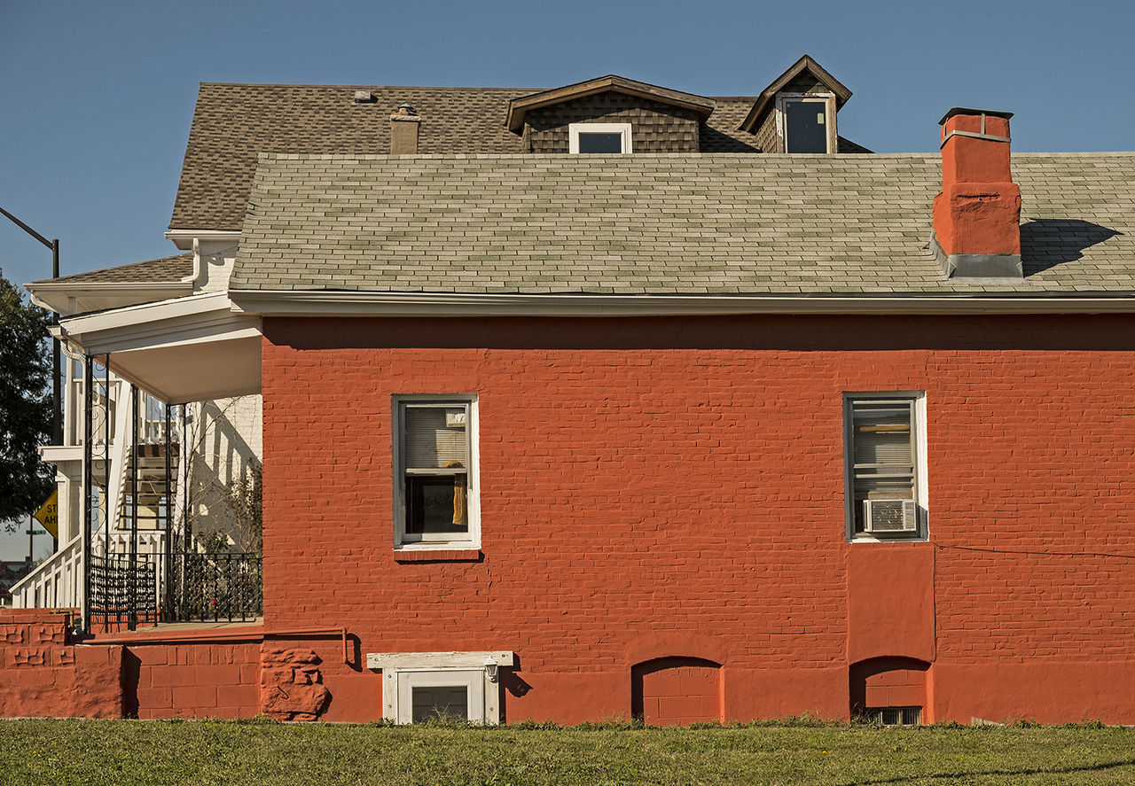 VIEW OF BUILDING EXTERIOR