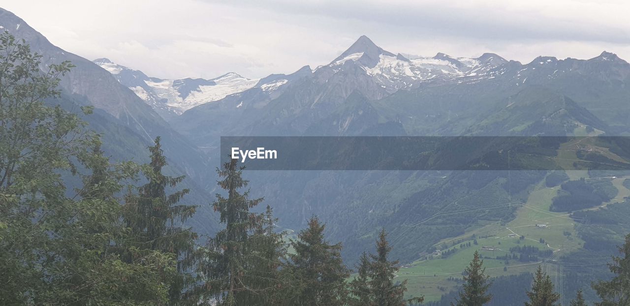 IDYLLIC SHOT OF SNOWCAPPED MOUNTAINS AGAINST SKY