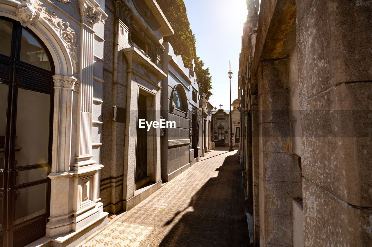 NARROW FOOTPATH AMIDST BUILDINGS IN CITY