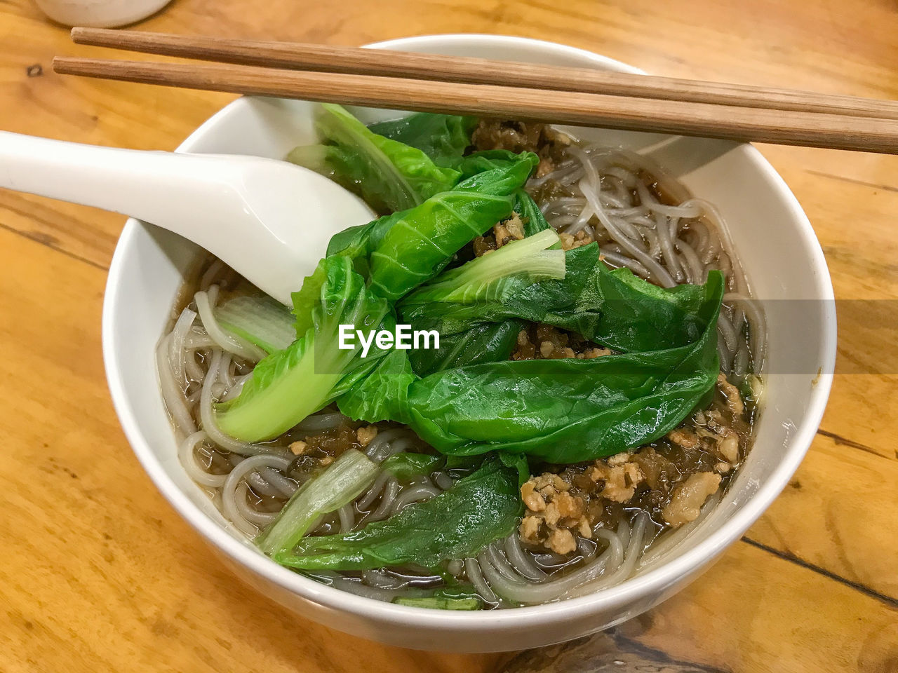 Chinese noodle with vegetables very delicious.