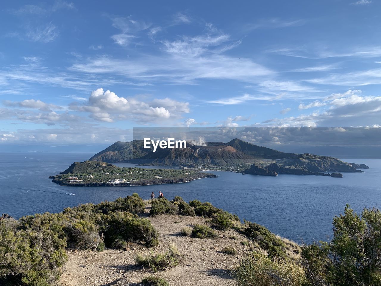 PANORAMIC VIEW OF SEA AND MOUNTAINS AGAINST SKY