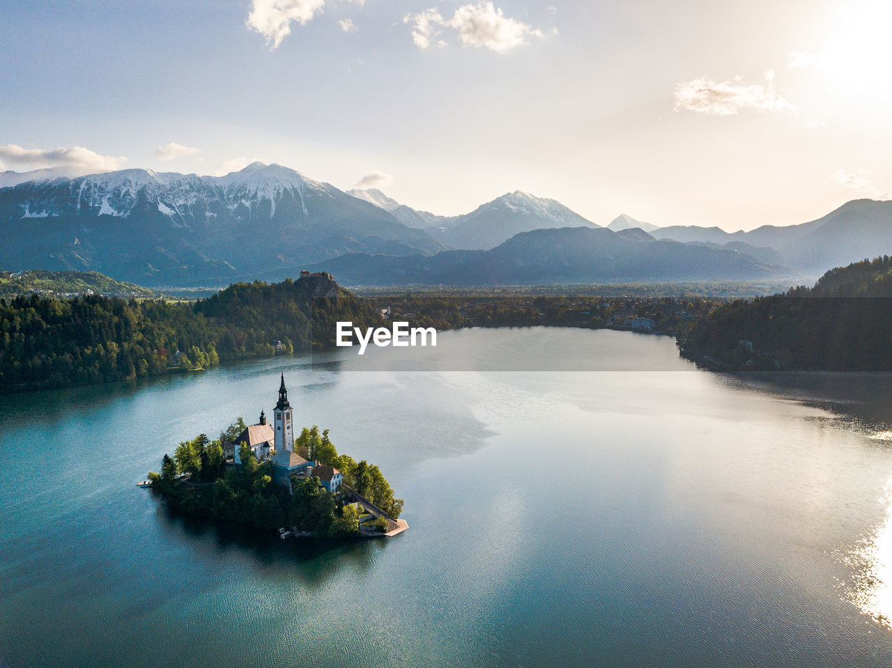 SCENIC VIEW OF LAKE AGAINST MOUNTAINS