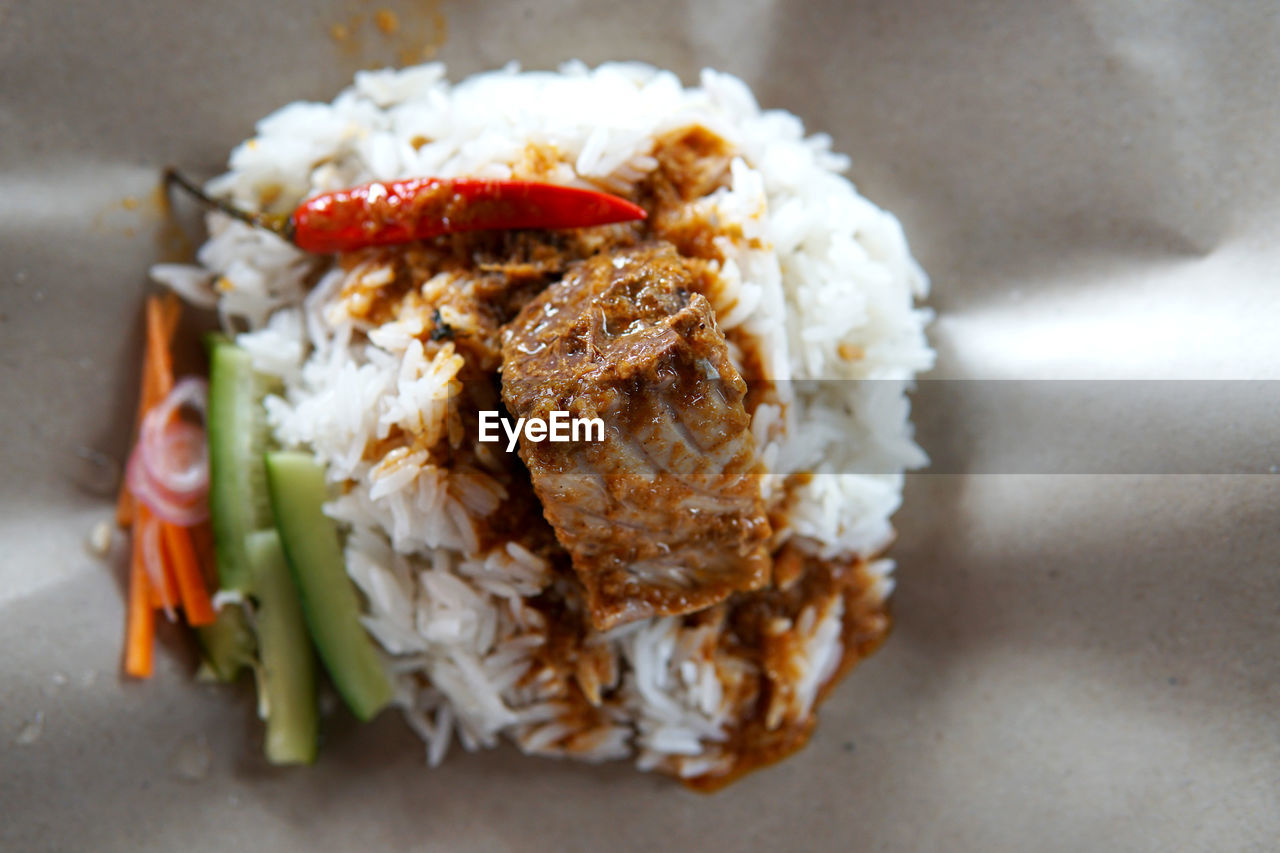 HIGH ANGLE VIEW OF MEAL SERVED IN PLATE