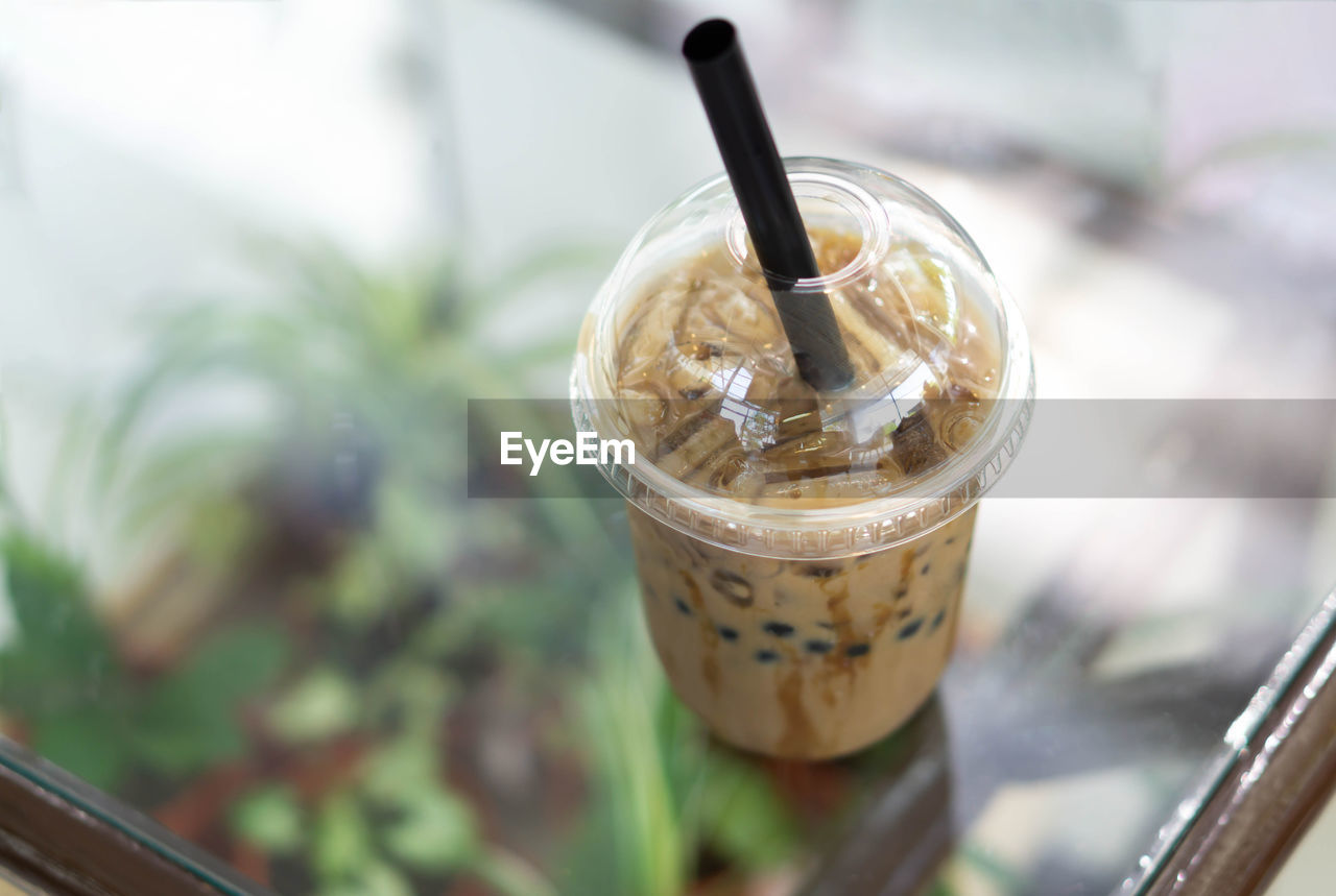 CLOSE-UP OF COFFEE