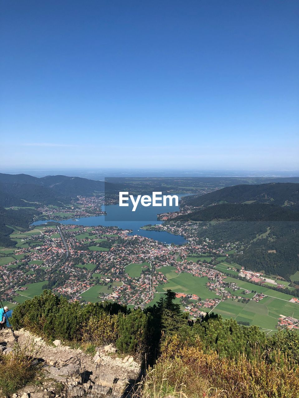 HIGH ANGLE VIEW OF SEA AGAINST CLEAR SKY