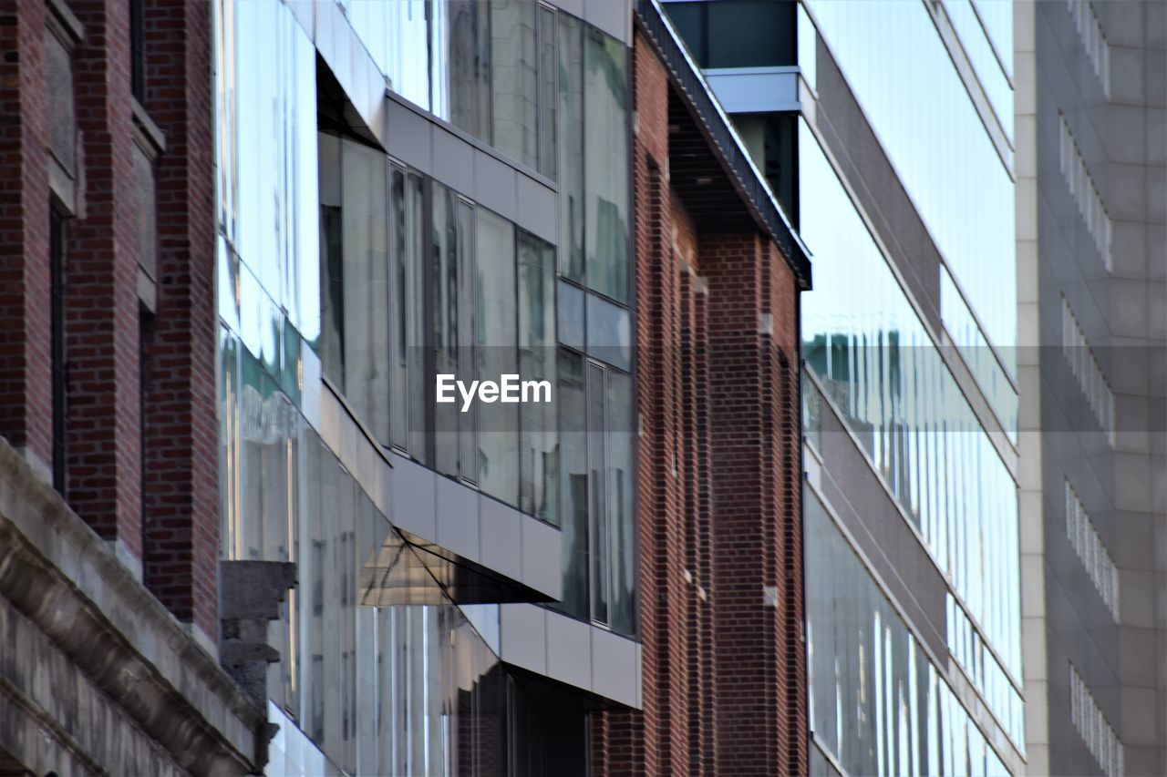 LOW ANGLE VIEW OF MODERN BUILDING AGAINST SKY