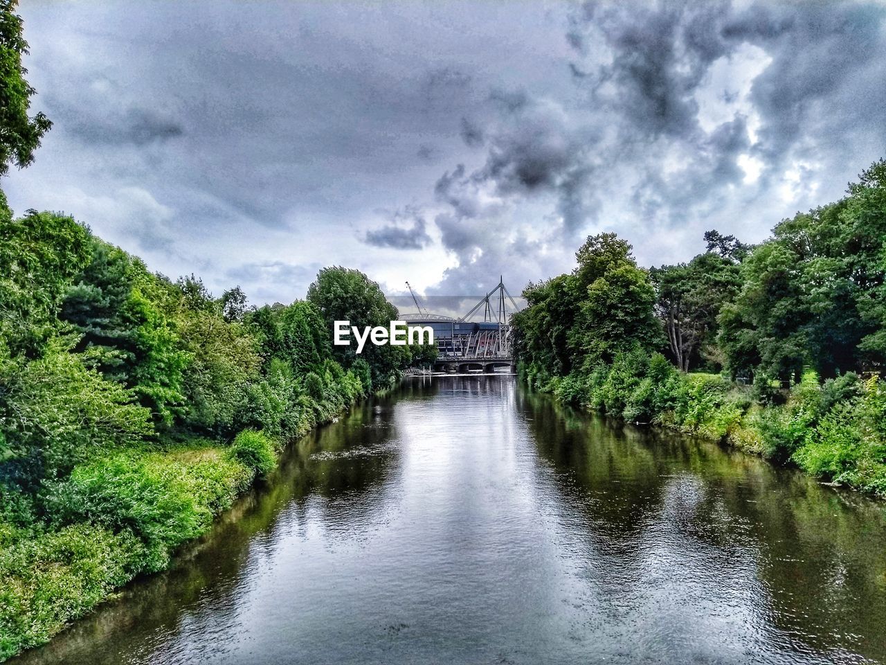 SCENIC VIEW OF RIVER AGAINST SKY