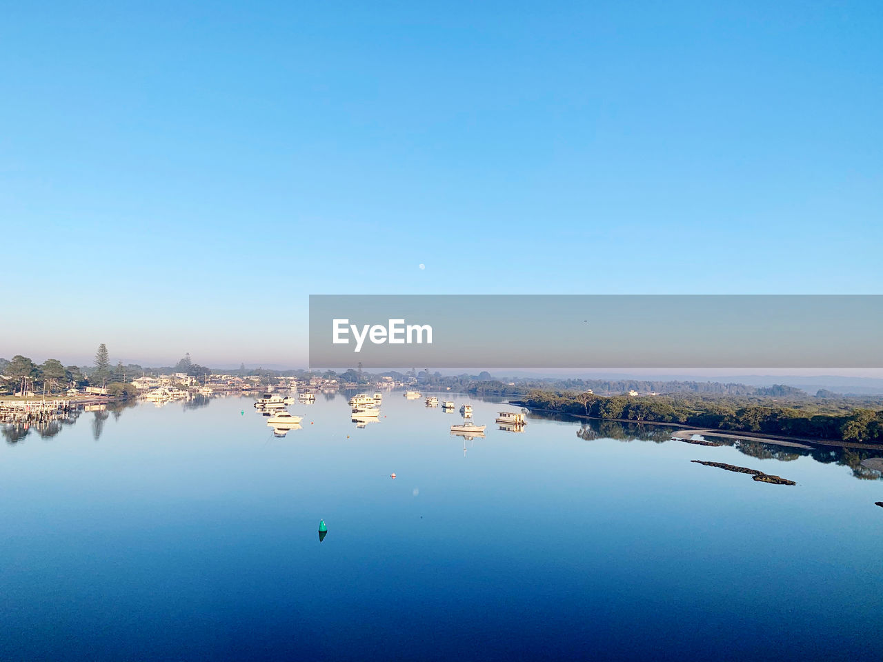 HIGH ANGLE VIEW OF CITYSCAPE AGAINST SKY