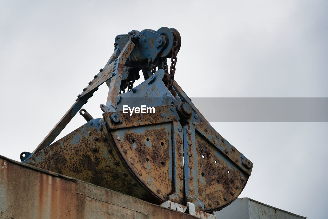 LOW ANGLE VIEW OF OLD ABANDONED SHIP AGAINST SKY