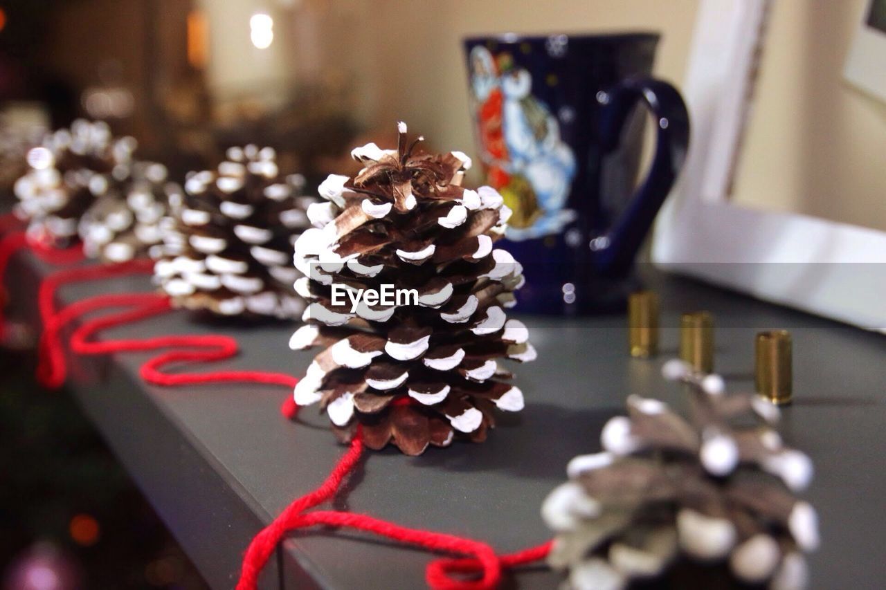 CLOSE-UP OF CHRISTMAS ORNAMENTS ON TABLE