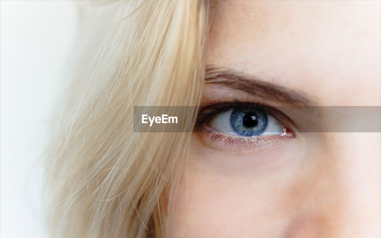 Close-up the blue eye of a woman