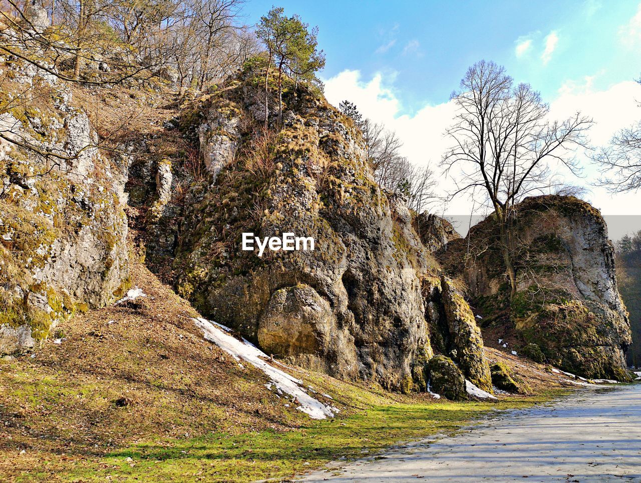 Road amidst rocks .