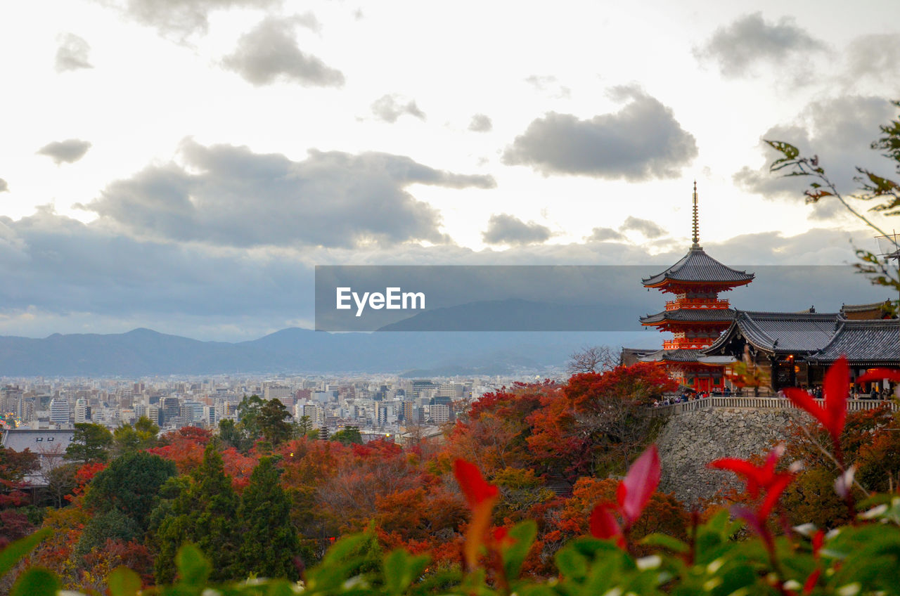 PANORAMIC VIEW OF BUILDINGS AGAINST SKY