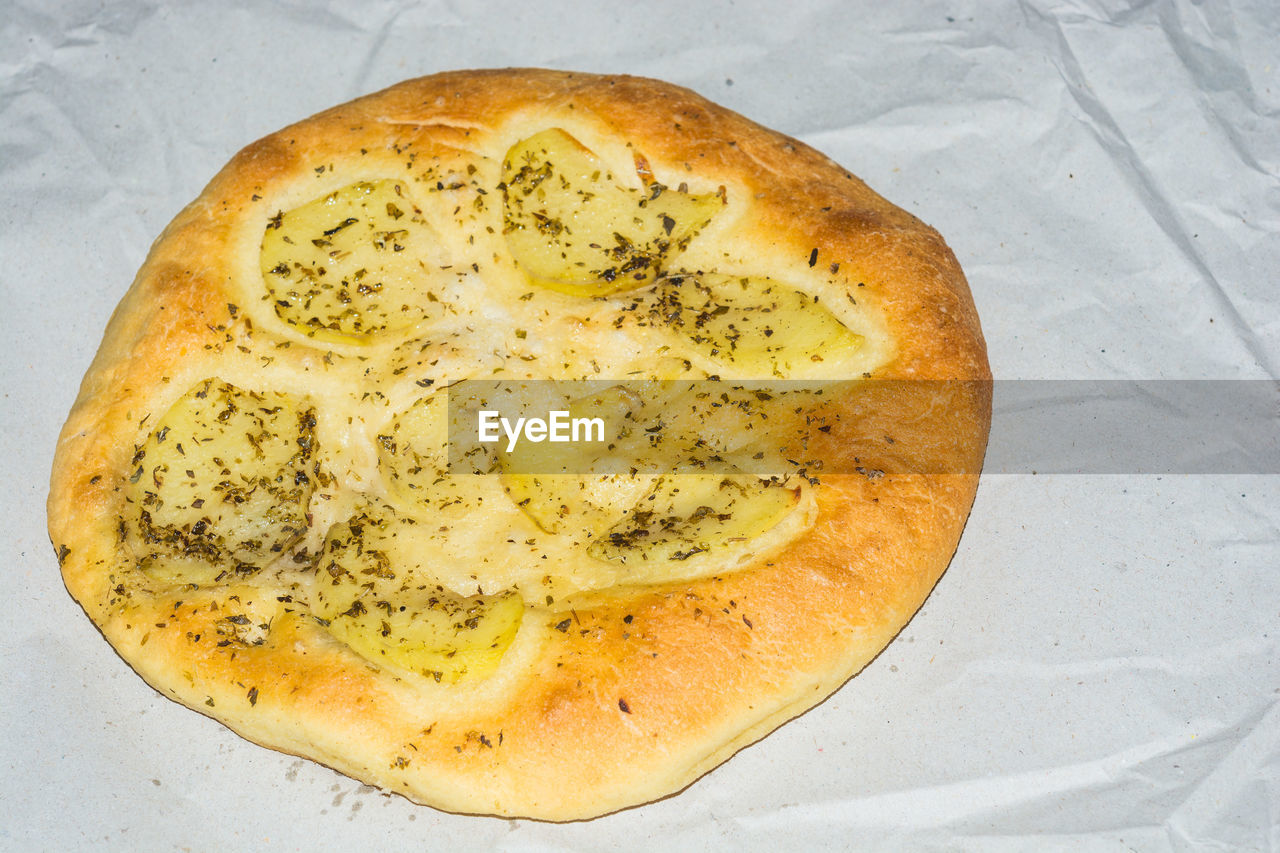 HIGH ANGLE VIEW OF BREAD WITH LEMON