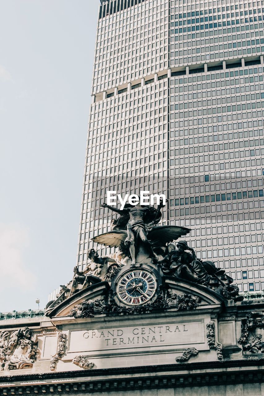 LOW ANGLE VIEW OF CLOCK TOWER ON BUILDING