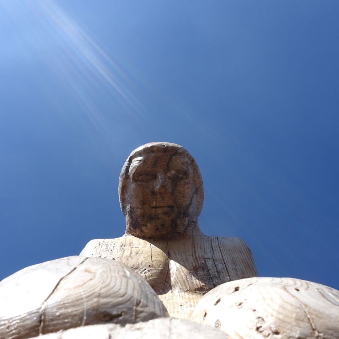 LOW ANGLE VIEW OF STATUE AGAINST SKY