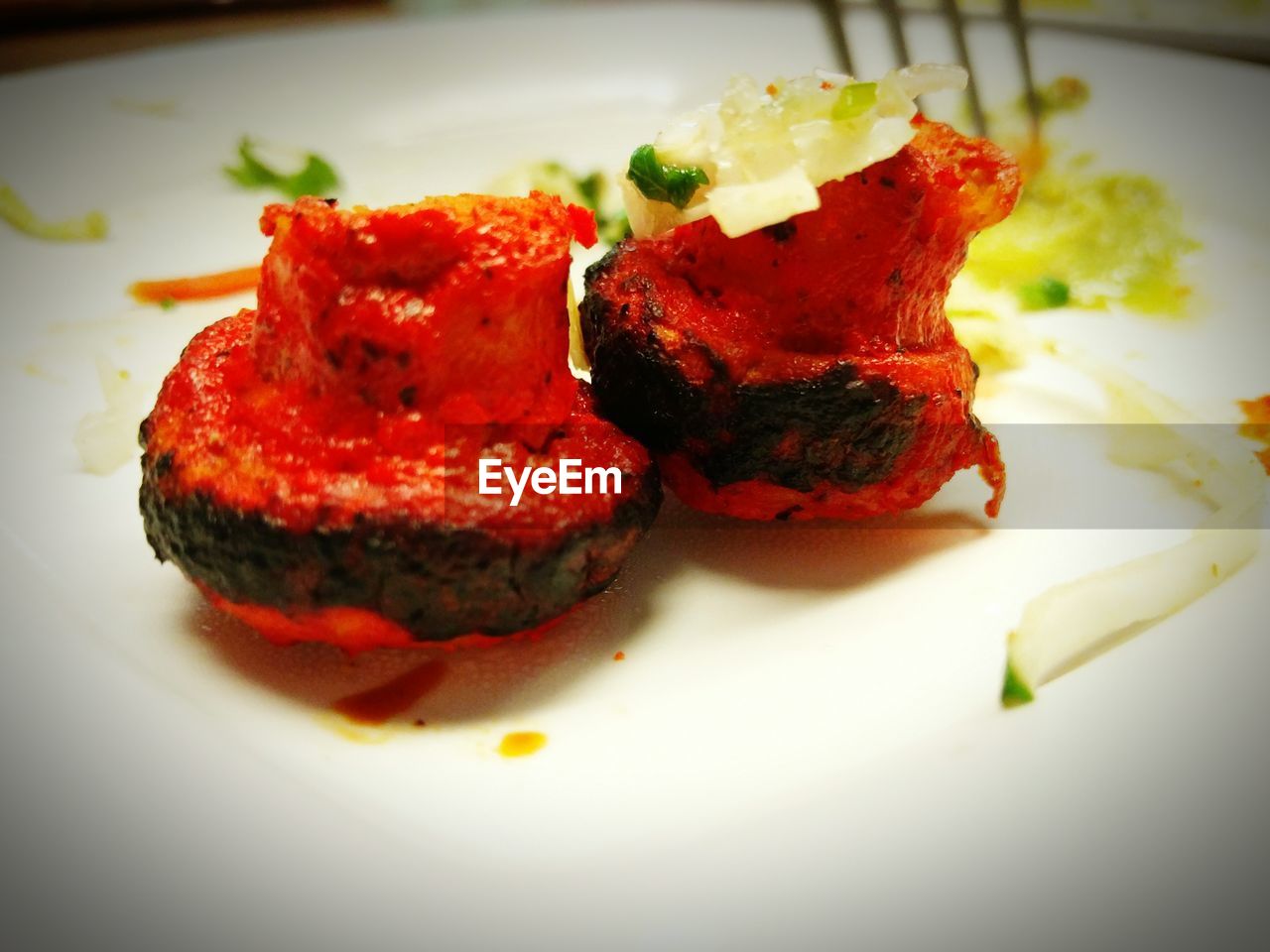 CLOSE-UP OF MEAT WITH SAUCE IN PLATE