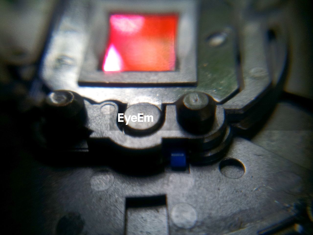 CLOSE UP OF ELECTRIC FAN ON SHELF