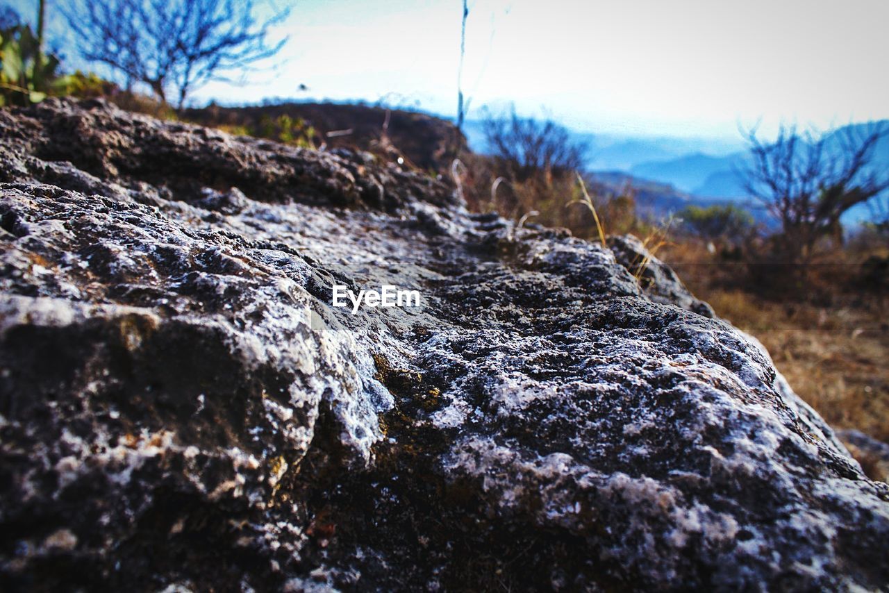 CLOSE-UP OF ROCKS AGAINST SKY