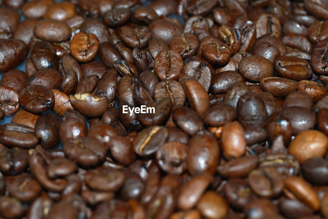 FULL FRAME SHOT OF ROASTED COFFEE