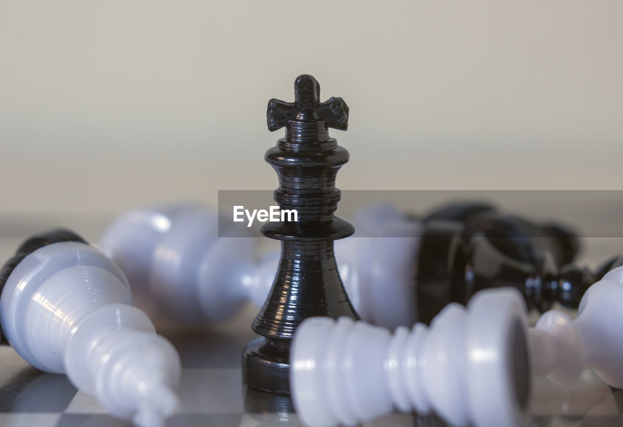 CLOSE-UP OF CHESS ON TABLE