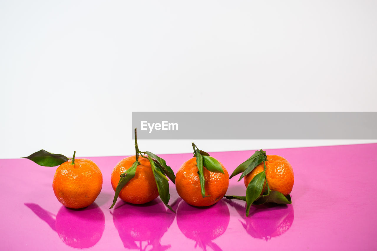 CLOSE-UP OF FRUITS IN PLATE