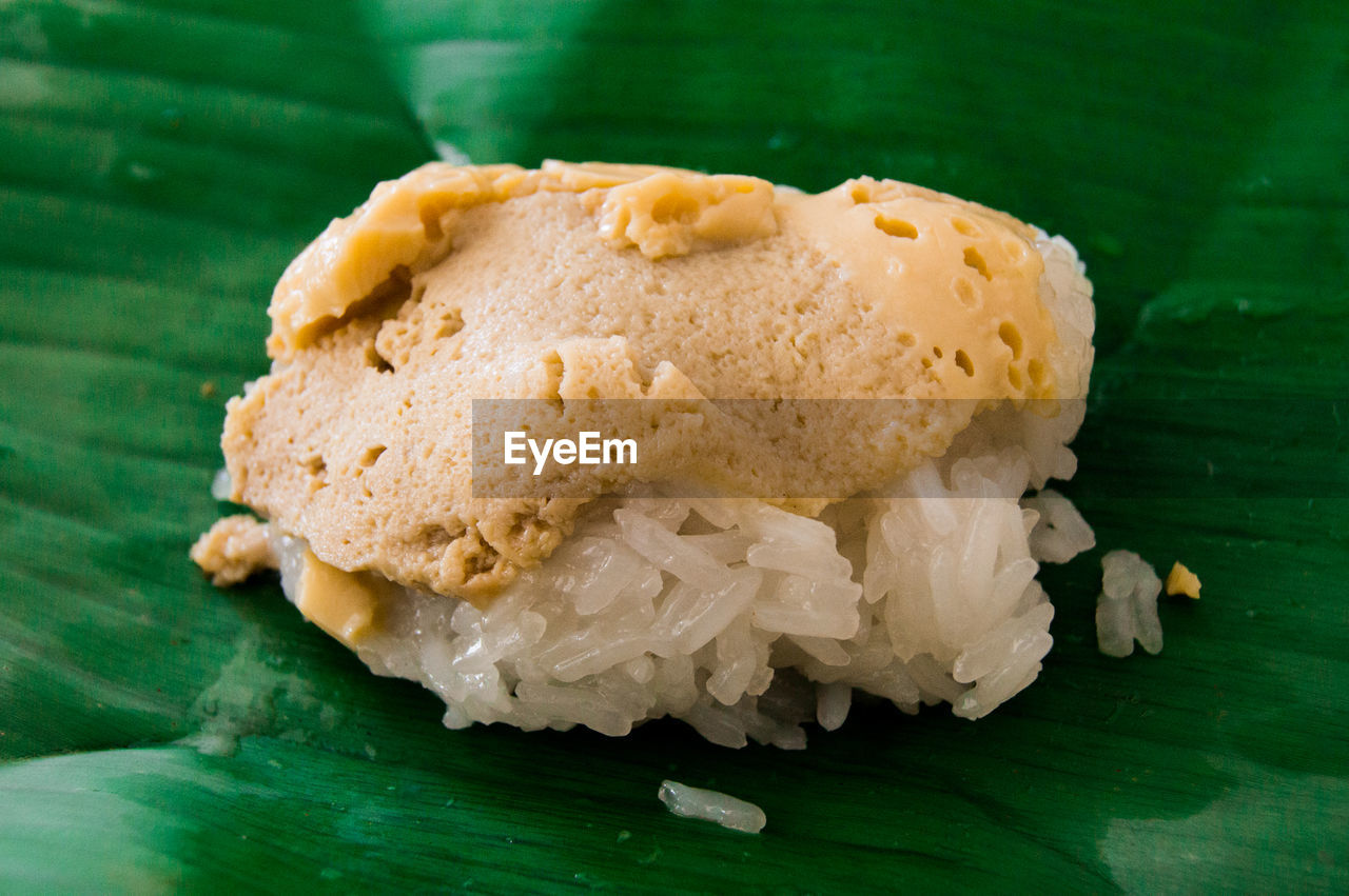 CLOSE-UP OF BREAD ON CAKE